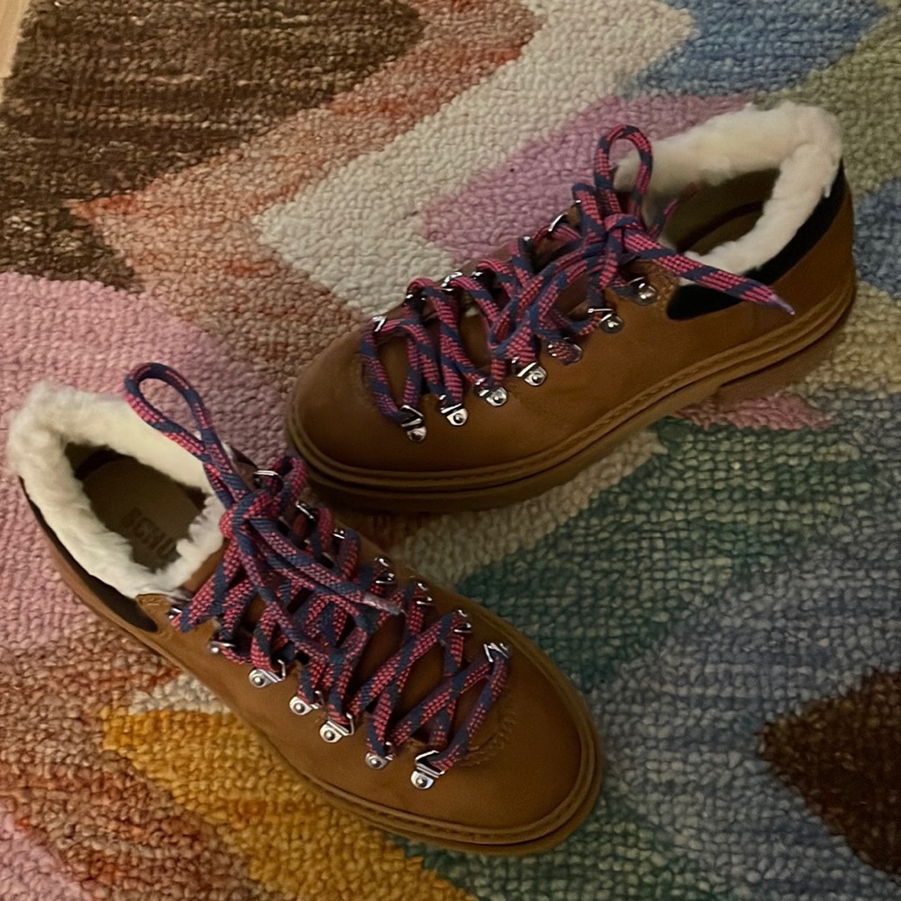 Schutz waterproof lugsole Lucille boots size 6.5 never worn